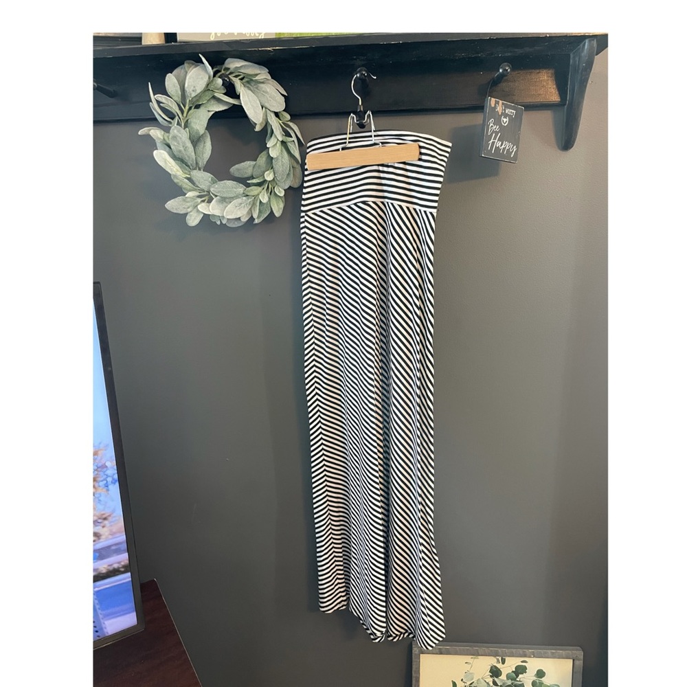 Black and white maxi skirt
